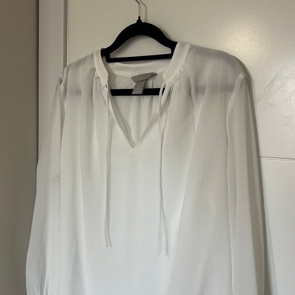 White blouse - Picture 2 of 4